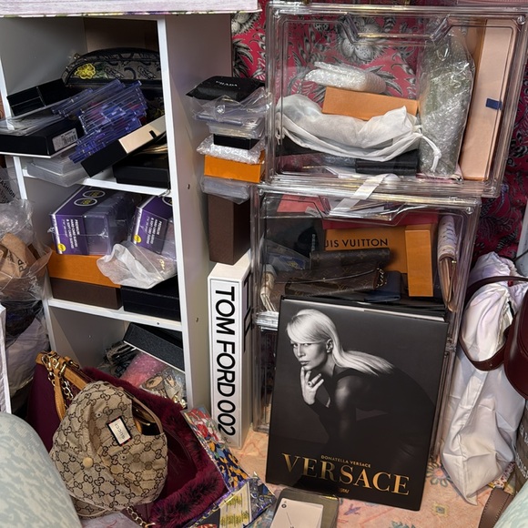 POP UP LIVES EST, PLEASE FOLLOW FOR MY LUX & YOURS ~ Share Show . 🤍POST NOW🤍 - Picture 7 of 9